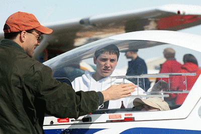 C L edge1 IMG 3263 Aviation Lovers Aim High at Leading Edge